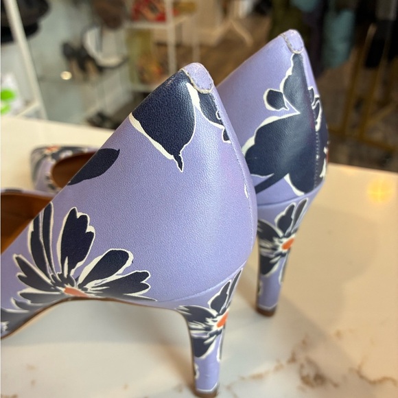 J.Crew Elsie pumps with a purple and navy floral pattern size 7.5 - Picture 3 of 5
